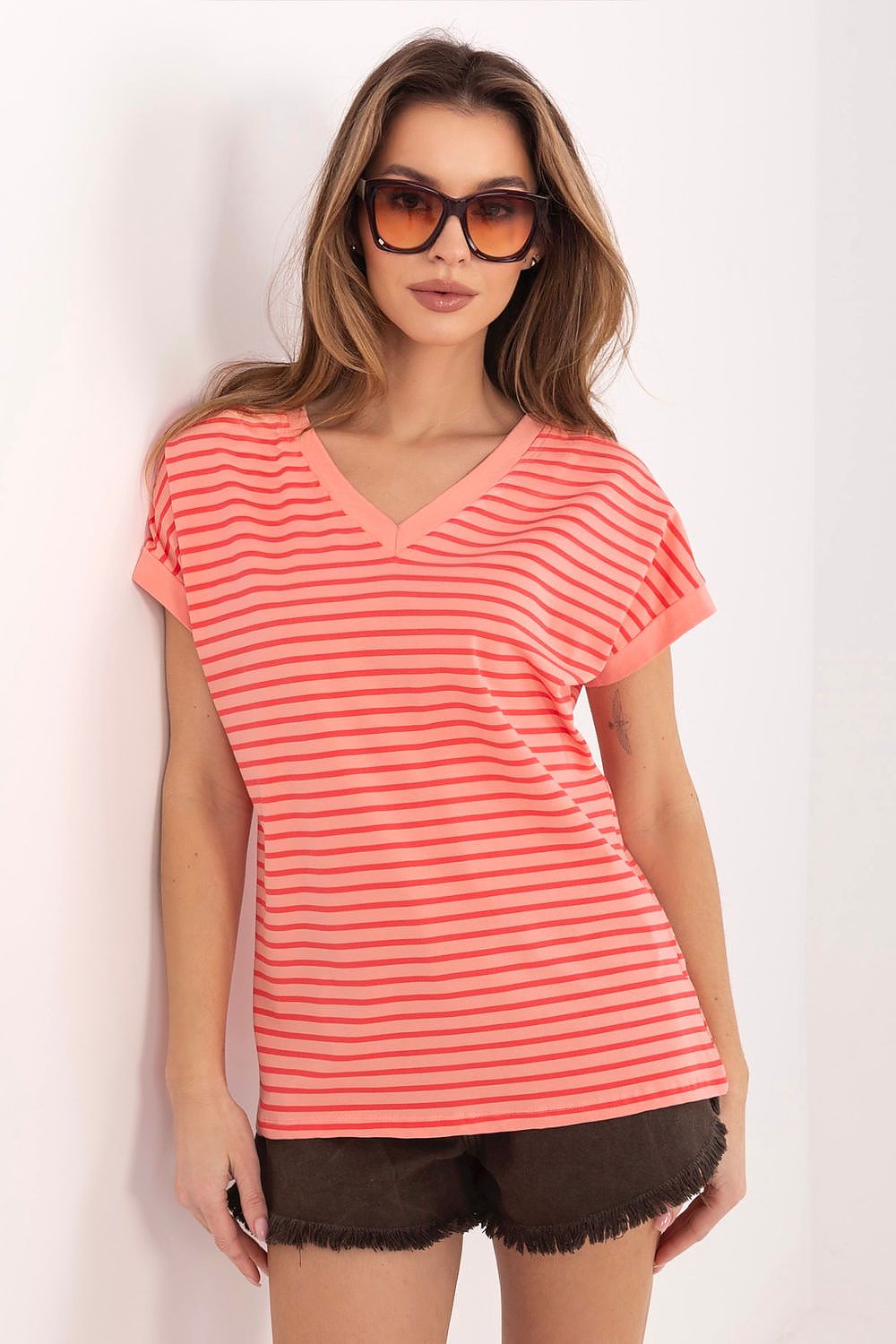  T-shirt model 225464 Relevance 